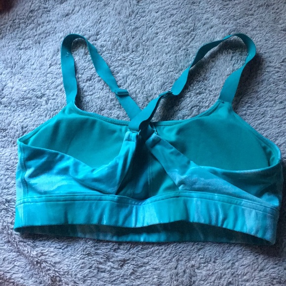 Under Armour Heat Gear Padded Sports Bras !! - Picture 3 of 6